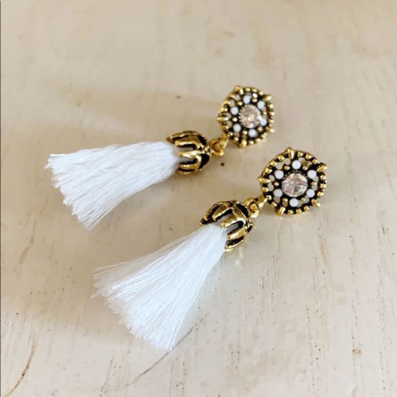 kelzposh Jewelry - Vintage White Tassel Earrings